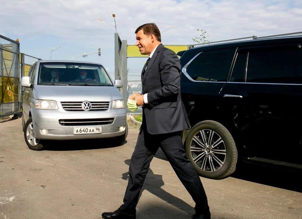 Евгений Куйвашев попросил мэров отдать автомобили администраций врачам