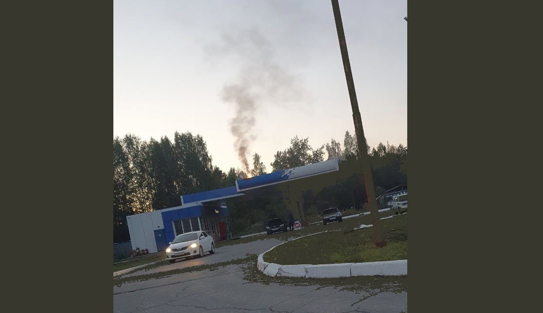 В Лесном загорелась кровля «Газпромнефти»