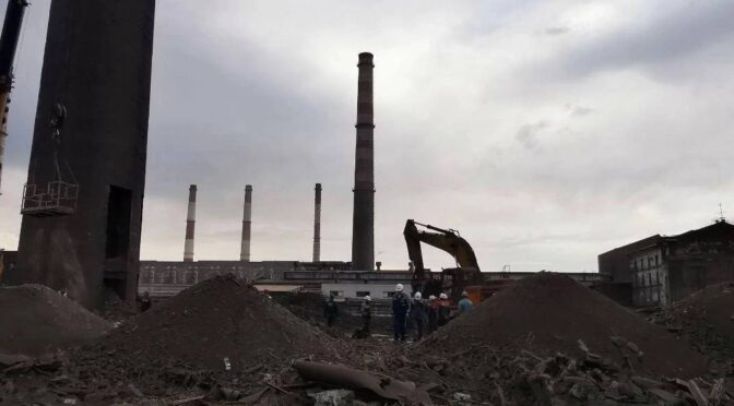 В Краснотурьинске обрушилась труба электролизного цеха БАЗ. Погиб рабочий. ВИДЕО