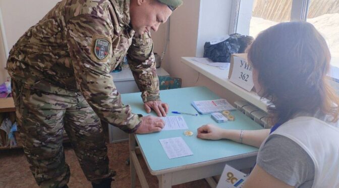 Герои России голосуют на избирательных участках в Екатеринбурге